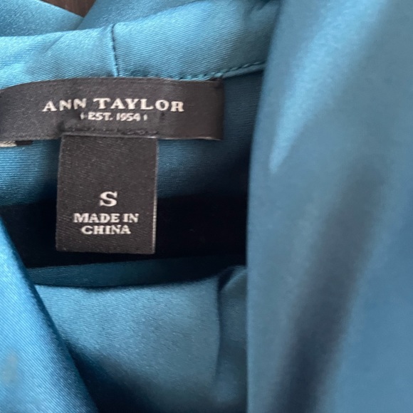 Ann Taylor teal sleeveless shirt, size small - Picture 2 of 5